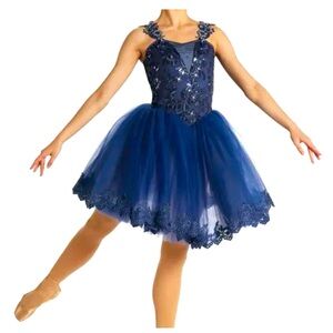 Weismann dance / ballet costume. In excellent condition. Child large